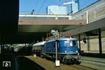 Die zeitlos schöne E 18 03 vor dem Orient-Express-Sonderzug DZ 22667 in Düsseldorf Hbf. (22.09.1994) <i>Foto: Wolfgang Bügel</i>