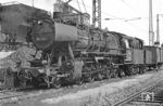Nur 052 404 (mit Turbo-Speisepumpe) stand an diesem Tag als Hilfszugbereitschaftslok im Bw Wuppertal-Vohwinkel unter Dampf. (24.07.1972) <i>Foto: Joachim Bügel</i>