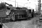 Ka 4862 wurde am 17.11.1936 von der Fa. Windhoff an die Deutsche Reichsbahn als "Ks 4862" ausgeliefert. Die Bezeichnung "Ka 4862" trug die Kleinlok von 1960 bis 1968 bis zur Umzeichnung in 381 005. Aufnahme im Bw Köln-Deutzerfeld. (1962) <i>Foto: Robin Fell</i>