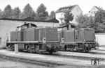 Die Nachfolger der Dampfloks waren im Bw Wuppertal-Vohwinkel die Baureihen 290 und 212. Während die 290 die preußische T 16¹ im Rangierdienst ablöste, verdrängte die Baureihe 212 die preußische T 18 im Streckendienst. 290 041 war erst zum 01.04.1972 in Wuppertal stationiert worden, 212 324 war hier seit 1967 tätig. (24.07.1972) <i>Foto: Joachim Bügel</i>