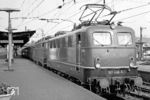 141 446 (Bw Hagen-Eckesey) ist vor einer 110 mit dem N 2324 aus Hagen in Wuppertal-Oberbarmen eingefahren.  (24.07.1972) <i>Foto: Joachim Bügel</i>