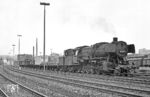 Und wieder einmal war Wuppertals letzte Dampfzugleistung angesagt: 052 857 (Bw Wuppertal-Vohwinkel) steht vor dem Ng 17602 nach Wuppertal-Vohwinkel im Bahnhof Wuppertal-Wichlinghausen, wo heute keine Gleise mehr liegen. (25.07.1972) <i>Foto: Joachim Bügel</i>