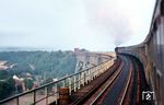 Blick aus dem D 820 nach Westerland (Sylt), der mit einer Altonaer 012 die Hochdonner Brücke über den Nord-Ostsee-Kanal befährt. (09.1970) <i>Foto: Jürgen Hagemann</i>