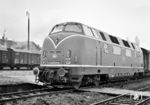 V 200 076 vom Bw Hamm (Westf) vor einem Eilzug in Minden (Westf). (02.07.1966) <i>Foto: Basil Roberts</i>