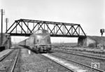 Die Hammer V 200 008 mit dem F 17 "Germania" (Bonn - Hannover) in Minden (Westf). (02.07.1966) <i>Foto: Basil Roberts</i>