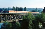 111 155 mit einer S 6 nach Düsseldorf auf der Ruhrbrücke bei Kettwig. (14.08.1985) <i>Foto: Rolf Hahmann</i>
