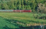 218 141 mit E 3466 bei Marsberg-Beringhausen. (23.05.2000) <i>Foto: Rolf Hahmann</i>