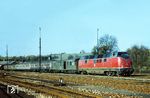 221 127 (Bw Villingen/Schwarzw) fährt mit E 794 nach Konstanz aus dem Bahnhof Rottweil. (11.1968) <i>Foto: Rolf Hahmann</i>
