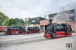 Letzte Vorbereitungen vor Ausfahrt der 99 4632, 99 4631 und 99 4801 an der 2024 eröffneten neuen Betriebswerkstatt der RüBB in Putbus. Neben den planmäßigen Fristarbeiten können dort auch größere Instandhaltungsarbeiten an den neun Dampflokomotiven und zwei Diesellokomotiven durchgeführt werden. (16.10.2026) <i>Foto: Joachim Schmidt</i>