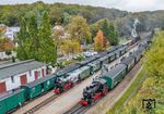 Zugtreffen in Binz LB: Links ist P 103 nach Göhren mit 99 4801 und 99 4802 eingefahren, in der Mitte steht 99 4631 mit dem „Nordstrecken-Museumszug“, rechts 99 4632 mit P 102 nach Lauterbach Mole. (18.10.2026) <i>Foto: Joachim Schmidt</i>
