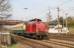 212 007 des Eisenbahnmuseums Bochum-Dahlhausen mit einem Sonderwagen im Bahnhof Düsseldorf-Rath. (27.03.2012) <i>Foto: Joachim Bügel</i>
