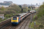 Ein Intercityzug der East Midlands (43047) bei Nottingham. Links oben das wahre und eher unspektakuläre Domizil des filmbekannten Sheriffs von Nottingham. (13.04.2012) <i>Foto: Joachim Bügel</i>