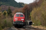 225 008 mit MTU-Versuchsmotorträger vor FIR 51404 (Schwerte - Brilon) am Olsberger Tunnel. (29.10.2012) <i>Foto: Joachim Schmidt</i>