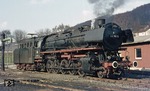 Nachdem 044 209 den Dienstgüterzug Dstg 80269 von Braunschweig nach Kreiensen befördert hat (vgl. Bild-Nr. 12150) pausiert sie im dortigen Bw. (09.04.1976) <i>Foto: Wolfgang Bügel</i>