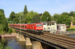 Mit einem klassischen NRW-S-Bahnzug, gebildet aus x-Wagen, ist 143 358 auf der Linie S 5 (Dortmund – Witten – Wetter/Ruhr – Hagen) bei Wetter unterwegs.   (02.06.2011) <i>Foto: Wolfgang Bügel</i>