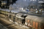 Mit einem Güterzug dampft 78 426 (Bw Hamburg-Altona) durch den Hamburger Hauptbahnhof. (28.04.1968) <i>Foto: C. Gammell</i>