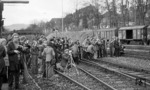 Die Fotografenmeute beim Fotohalt der 38 1772 und 78 246 im Bahnhof Balingen. (29.12.1974) <i>Foto: Burkhard Wollny</i>