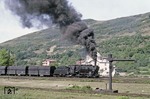 Die TCDD 45.001 (entspricht der pr. G 8.2) in Eregli an der Schwarzmeerküste. Die Lok befördert einen der damals täglich 3-4 Zugpaare (hier Zug-Nr. 2602) von der Hafenstadt Eregli zum Kohlenbergwerk Armutcuk in Nordanatolien, etwa 300 km von Istanbul entfernt. (14.05.1989) <i>Foto: Ronald Broschat</i>