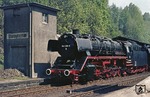 Zuglok 044 508 (Bw Gelsenkirchen-Bismarck) des "Dienstzuges für Sonderzwecke" (Dsts) 80452 im Bahnhof Dieringhausen.  (14.05.1976) <i>Foto: Wolfgang Bügel</i>