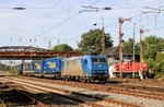 185 536, in Diensten von Crossrail, unterwegs mit dem LKW-Walterzug KT 43923 im Bahnhof Düsseldorf-Rath.  (05.07.2011) <i>Foto: Wolfgang Bügel</i>