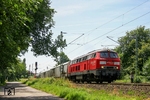 225 018 ist mit dem "Vegetationspflegezug" auf der Strecke Köln - Wuppertal bei Solingen unterwegs. Am Zugschluss ist 225 020 angehängt. (28.06.2012) <i>Foto: Joachim Bügel</i>