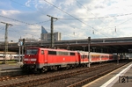 Nachdem die Baureihe 110 bis 2013 vollständig aus dem Plandienst verschwunden sein wird, steht die Baureihe 111 als nächstes auf der Abschussliste. Die zunehmende "Vertriebwagung" der Regionalzüge wird auch sie in absehbarer Zeit arbeitslos machen. Aufnahme der 111 119 vor RB 30530 nach Wesel in Düsseldorf Hbf. (15.08.2012) <i>Foto: Joachim Bügel</i>