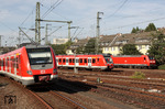 Aus allen Richtungen begegnen sich 422 532 (links als Leerfahrt aus Neuss), 422 083 als S 1 nach Solingen (Mitte) und 146 018 mit RE 10131 (Koblenz - Emmerich) in Düsseldorf-Friedrichstadt. (17.08.2012) <i>Foto: Wolfgang Bügel</i>