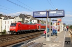 146 016 rauscht mit RE 10526 (Koblenz - Emmerich) am Haltepunkt Düsseldorf-Oberbilk vorbei. (10.08.2012) <i>Foto: Joachim Bügel</i>