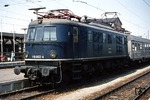 Bis zum Erscheinen der Baureihe 103 war die 119 die schnellste E-Lok der DB. Hier wartet 119 002 vor E 3415 (Coburg - Nürnberg) im Bahnhof Bamberg auf Weiterfahrt. (30.05.1976) <i>Foto: Wolfgang Bügel</i>