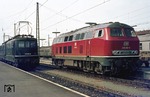 Lokwechsel in Bamberg: 218 313 hat E 2650 an 110 005 und 140 091 übergeben, die den Zug nach Nürnberg bringen werden. (24.07.1976) <i>Foto: Wolfgang Bügel</i>