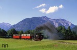 Ein Zug der Achenseebahn unterwegs auf der reizvollen Strecke von Jenbach (Inn) nach Seespitz am Achensee. (08.1995) <i>Foto: Bernhard P. Reichert</i>