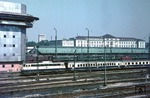 E 10 1266 verlässt mit dem TEE 21 "Rheinpfeil" nach Dortmund den Münchener Hauptbahnhof. (18.09.1965) <i>Foto: H.D. Kremer</i>