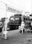 Die erste S-Bahn-Verbindung der S-Bahn Rhein-Ruhr wurde im Herbst 1967 zwischen Düsseldorf-Garath und Ratingen Ost eröffnet. Mangels klassischer S-Bahnfahrzeuge wurden zunächst Wendezüge mit Bn-Wagen ("Silberlinge") und der Baureihe E 41 eingesetzt. (1968) <i>Foto: Helmut Säuberlich</i>