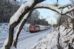 Seit Januar 2008 ist die ehemalige 110 261 (Baujahr 1962) als 115 261 für DB-Autozug unterwegs. Im Winter 2010 bespannte sie außerplanmäßig den ICE-Ersatzzug 2862 (Hamm - Bonn) bei Solingen. (09.12.2010) <i>Foto: Joachim Bügel</i>