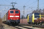 Zugbegegnung zwischen der DB 151 083 und der Dispolok (Siemens) ER 20 bei München. (02.04.2007) <i>Foto: Bernhard P. Reichert</i>