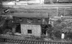 Dieser ehemalige Wagenkasten war noch bis Mitte der 1970er Jahre als Behelfsstellwerk "Wt 9 264" der Signalwerkstätte Wuppertal in Ulm Rangierbahnhof im Einsatz. (08.06.1974) <i>Foto: Burkhard Wollny</i>