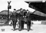 Ein (gestelltes) Foto in Frankfurt (Main) Hpbf zur Anwerbung von Frauen für die Deutsche Reichsbahn. (1940) <i>Foto: RVM (Trost)</i>