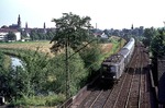 118 041 vor dem nur sonntags mit E 18 verkehrenden E 2650 bei Erlangen. (09.07.1972) <i>Foto: Johannes Peisker</i>