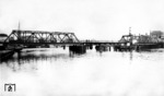 Brücke über den Oder-Nebenarm Parnitz im Zuge Strecke Stettin - Stargard, deren Mittelteil als Drehbrücke ausgeführt ist. (1932) <i>Foto: RVM</i>
