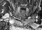 Das schreckliche Ergebnis eines Fliegerbeschusses im Bw Hagen Gbf war der Tod des Lokpersonals (vgl. Bild Nr. 1383) (17.03.1945) <i>Foto: RBD Wuppertal (Eckler)</i>