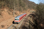 628 539 als RB 30763 auf dem Weg von Wuppertal-Oberbarmen nach -Ronsdorf in Höhe der ehemaligen Blockstelle Kastenberg, eine Fotostelle, die schon Carl Bellingrodt für bergfahrende Züge zu schätzen wusste (vgl. Bild-Nr. 5650). (04.03.2013) <i>Foto: Wolfgang Bügel</i>