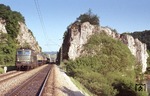 Immer wieder ein beliebtes Motiv: 141 162 an den Jura-Felsformationen von Dollnstein im Altmühltal. (26.05.1982) <i>Foto: Peter Schiffer</i>
