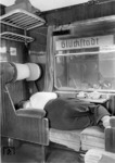"So bequem reist man mit der Bundesbahn" betitelte Autor Walter Hollnagel sein in Glückstadt geschossenes Foto. (1956) <i>Foto: Walter Hollnagel</i>