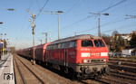 Die Baureihe 225 ist mittlerweile fast komplett von der Schiene verschwunden. Hier ist 225 010 (bis 2001: 215 010) mit einem Sondergüterzug von Oberhausen nach Düsseldorf-Derendorf in Düsseldorf-Rath unterwegs. (14.11.2012) <i>Foto: Wolfgang Bügel</i>