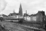 SVT 06 502 verlässt als FT 8 "Rheinblitz" den Kölner Hauptbahnhof. Links beschleunigt die Osnabrücker 03 122 ihren Zug. (1953) <i>Foto: Fischer</i>