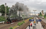 Bei der Rückfahrt von Köln nach Westerstede-Ochholt kachelt 012 066 mit Sonderzug DPE 75907 durch Düsseldorf-Wehrhahn. (22.06.2013) <i>Foto: Joachim Bügel</i>