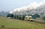 Mit einem kurzen Güterzug ist 86 1061 bei Gerbstedt unterwegs. (15.03.1976) <i>Foto: Wolfgang Bügel</i>