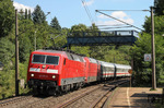 "Echte" Doppeltraktionen sind vor Reisezügen der Deutschen Bahn recht selten: Im Sommer 2010 sind 120 125 und 101 086 mit einem Leerreisezug am Haltepunkt Puschendorf auf dem Weg nach Würzburg unterwegs. (21.08.2010) <i>Foto: Joachim Bügel</i>
