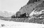 Schwertransport mit den Kaelble-Zugmaschinen DR-70 071 (180 PS) und DR-70 073 (100 PS) in der Steiermark. (1939) <i>Foto: RVM</i>