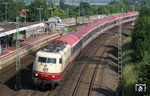 103 235 legt sich mit IC 119 (Münster - Innsbruck) bei Leverkusen-Rheindorf in die Kurve. (18.06.2013) <i>Foto: Joachim Bügel</i>
